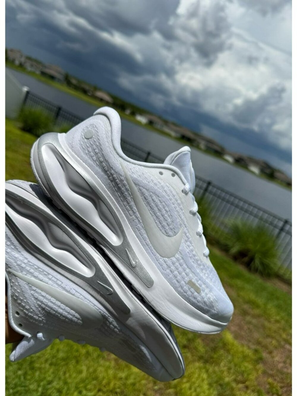 6 WOMEN'S NIKE JOURNEY RUN WHITE / SILVER FJ7765-102 SNEAKERS